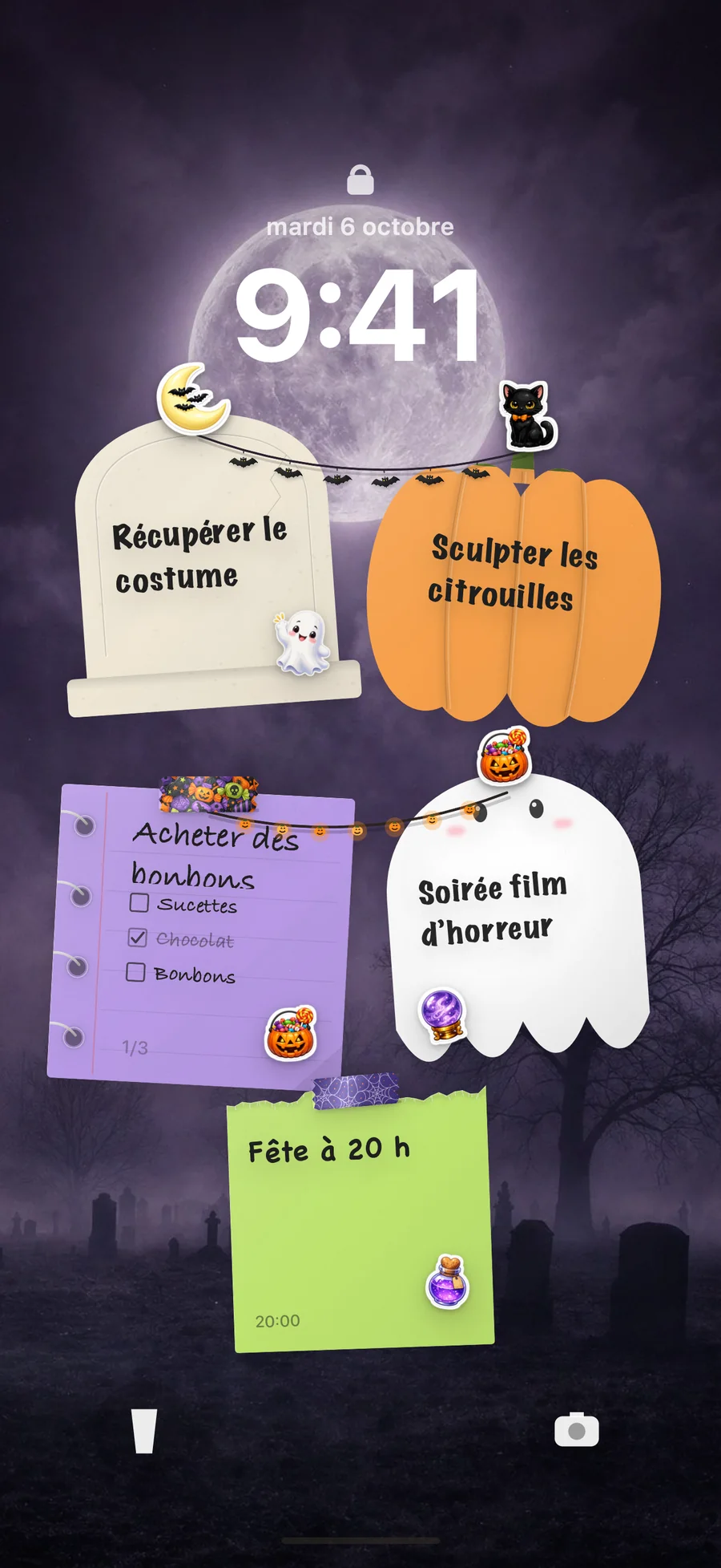 Les mêmes notes d’Halloween en fond d’écran de verrouillage iPhone, avec l’heure au-dessus