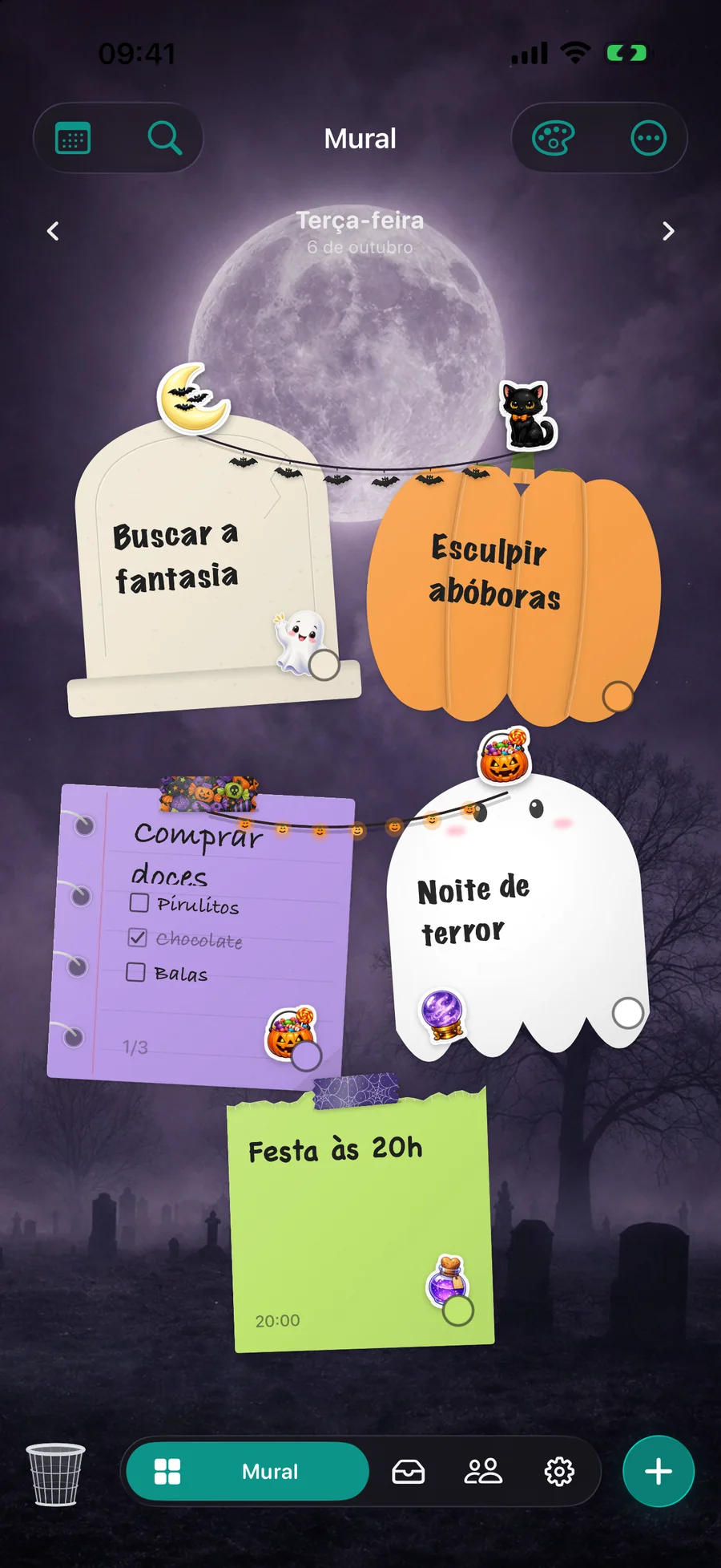 Um mural do DailyWall para o Halloween: nota de lápide, nota de abóbora, lista de doces e nota de fantasma sob a lua cheia, ligadas por varais de morcegos e abóboras