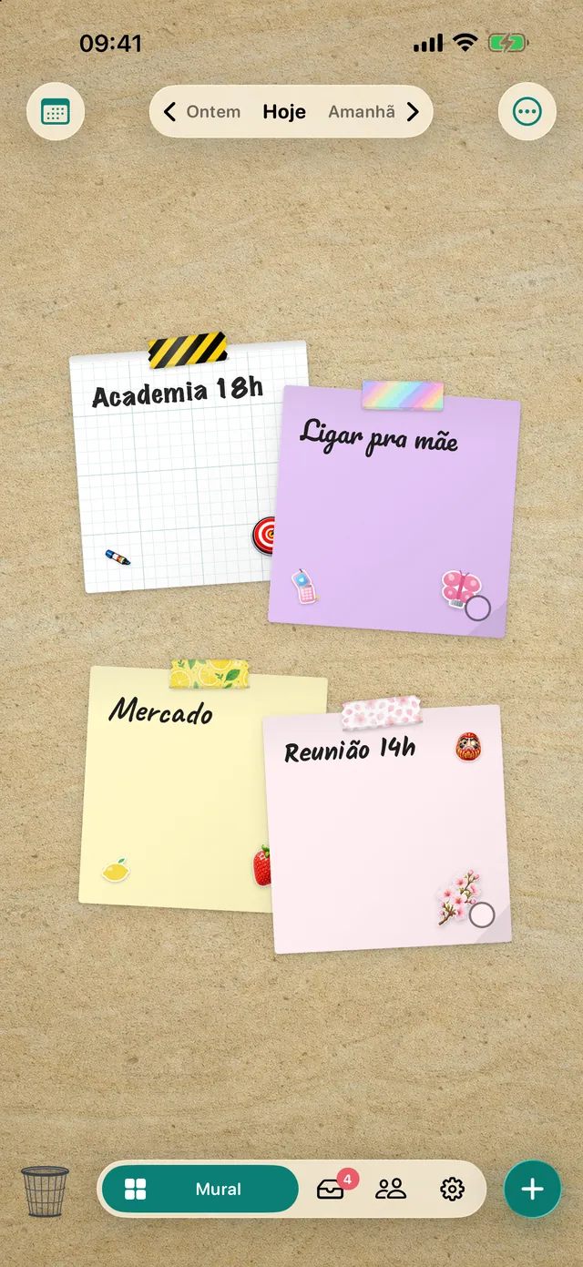 Um mural no app DailyWall com quatro notas adesivas, washi tape e adesivos